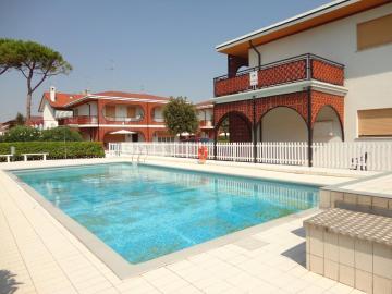 Gorgeous Villa for 8 with pool by Beahost Rentals