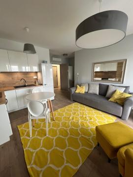Krakowska apartment yellow free parking