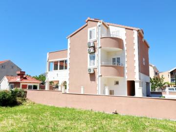 Charming Apartment Ana