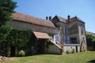 La Bergerie -Nanton old renovated farmhouse with swimming pool for familie