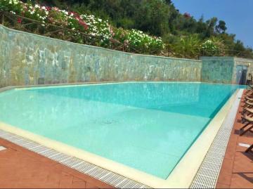 Mono Ele a Varigotti con Box e Piscina
