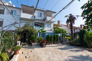 Apartments with WiFi Rovinj - 9701