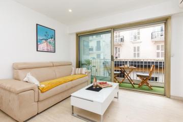 Elegant one room of golden square