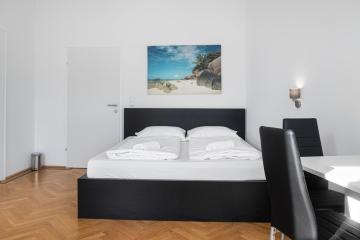 Superb 7BR Apt. For 19 People Near Hauptbahnhof