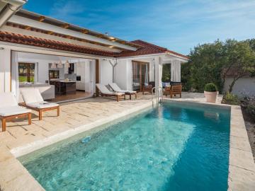 Holiday Home Luxury Beach Villas Porto Bus-2