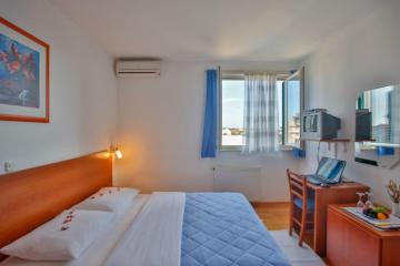 Rooms in Novalja with air conditioning, WiFi 3764-3