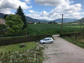 Bel appartement avec extérieur à la campagne.