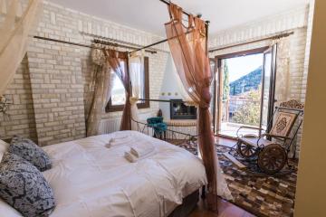Raise Amfikleia Luxury Mountain Stay