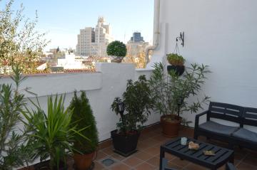Estrena luminoso ático con terraza en pleno centro