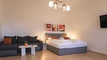 Roomy 2BR Apt. Near AKH -Perfect for Longstays