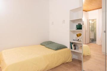 Equipped studio 2 steps from the Arc de Triomphe