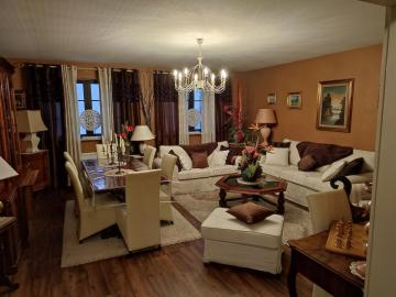 Appartement avec piscine dans maison familliale