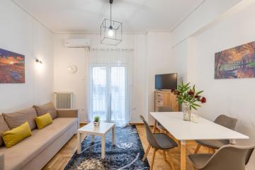 Apt in the historic center, next to Acropolis
