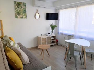 Deux pièces climatisé avec balcon Vieil Antibes