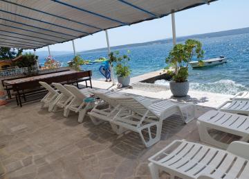 Six bedroom apartment by the sea AE1575