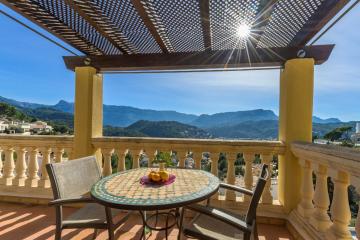 2713 - Beautiful Mediterranean style holiday penthouse in Puerto Soller