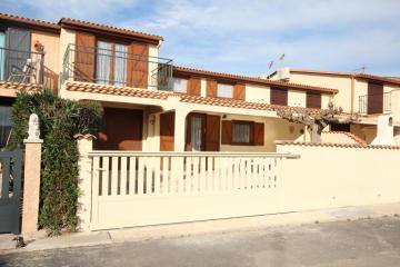 Belle maison de tout confort, séjour climatisé, 5 à 6 couchages, Domaine de vacances, piscines payantes, wifi, PORTIRAGNES plage LRPDSE2