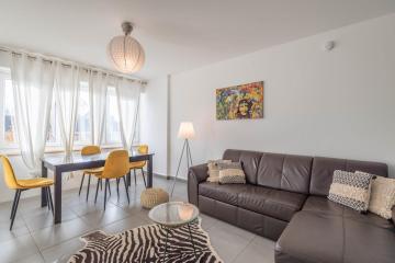 Spacious apartment near the city center the old town and the lake