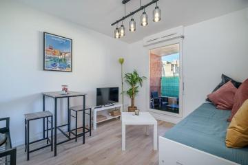 Air-conditioned apartment terrace gare st Charles
