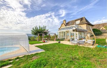 Nice home in Castelnau-d-Mandailles with Outdoor swimming pool, Heated swimming pool and 2 Bedrooms