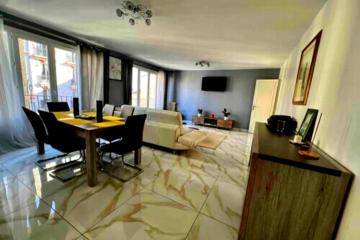 Bright and spacious family apartment 7 min from Paris