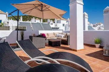 Stunning Penthouse on Golf course with Sea Views