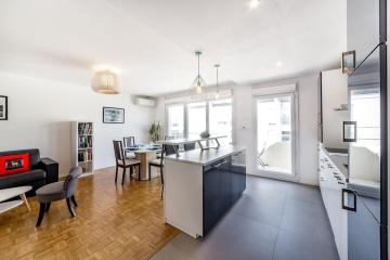 Beautiful brand new apartment with Ac and balcony