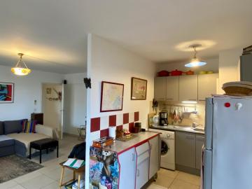 Quiet & luminous 2-bed apartment, Superb Terrace! and close to town