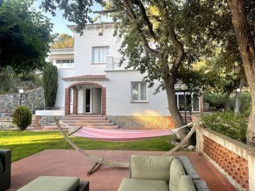 L'Escalada. Villa in the forest.