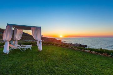 Cozy studio, walking distance to amenities & the beach!