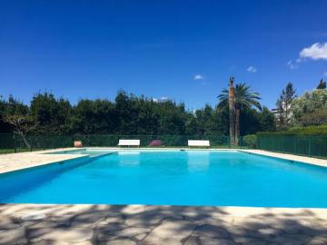 Bel appartement avec terrasse, piscine et parking privé