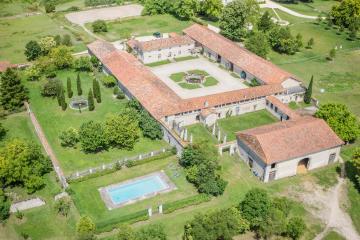 Les Grands Chais de La Meyfrenie - Vacances au calme en Dordogne jusqu'à 21 personnes