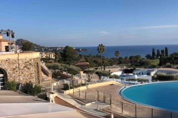 Studio 4 personnes, CAP ESTEREL, superbe vue. 500m des plages.