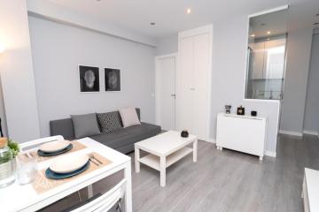 Modern Minimalist 1-bedroom in the center