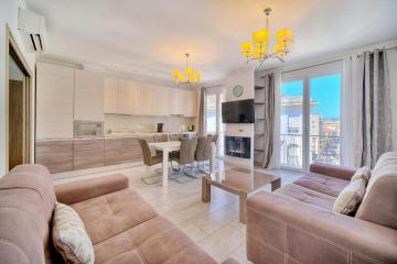 REF 1477 - Newly renovated flat centre of Cannes