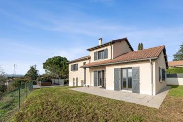 Charming house with clear view at Lyon doors - Welkeys