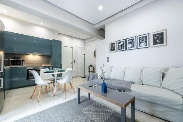 Phaedrus Living: City Center Luxury Flat Iofontos