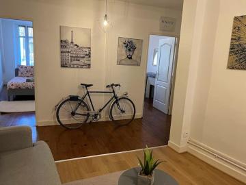 Le Comte est bon, quartier Antiquaires