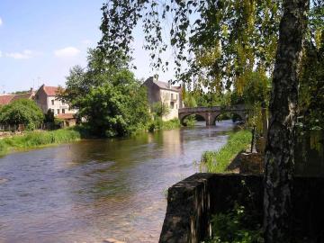 Rivierhuis aan de rivier bij Vézelay