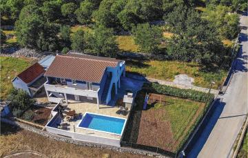 Amazing home in Primorski Dolac with WiFi and 3 Bedrooms