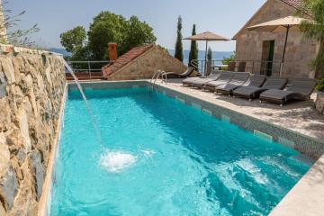 Family vacation Villas Nidus w/ pool