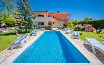 Beautiful villa Santa Domenica with private pool