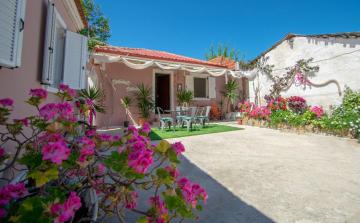 Doras Beach Bungalow B