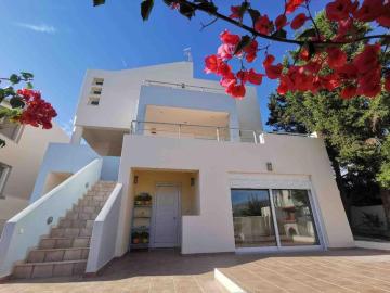 Luxury Three floors villa with pool