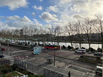 Charmant logement vue sur Seine en plein centre