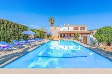 6 bedroom villa a very short to Port Pollensa. Special Price Car Hire for our guests