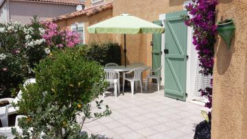 Pavillon climatisé avec terrasse à 300 mètres de la plage