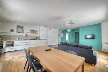 3 bedroom apartment with balconies