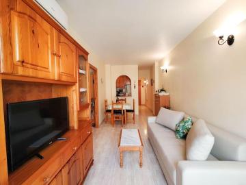 Lovely 2-bedroom vacation home with community pool