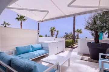 Beautiful 2 bedrooms town house. Frontline beach